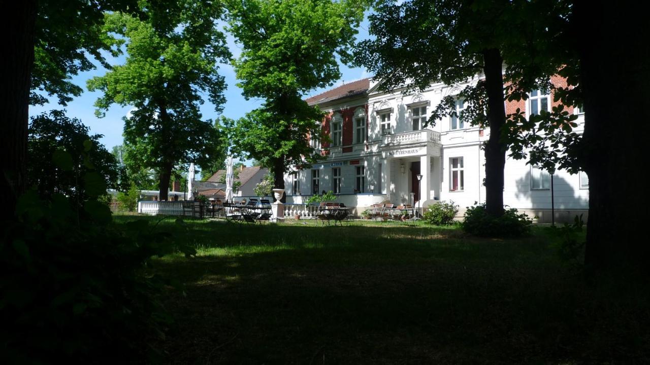 Hotel Am Hain Люббен Екстер'єр фото